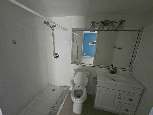 Building Photo - 145 Sheffield E