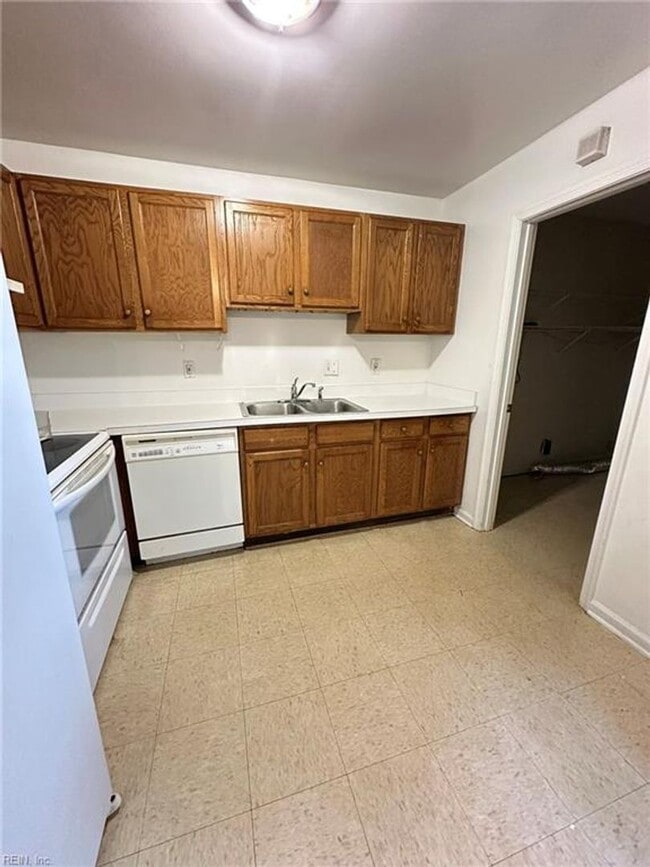 Building Photo - Courthouse Green