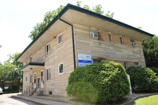 Interior Photo - 913 W Church St