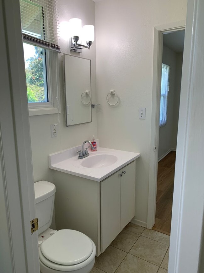 Building Photo - Great Neighborhood, 3 Bedroom Home for Rent