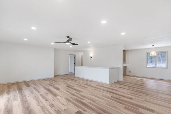 Building Photo - 39 Salen Ln
