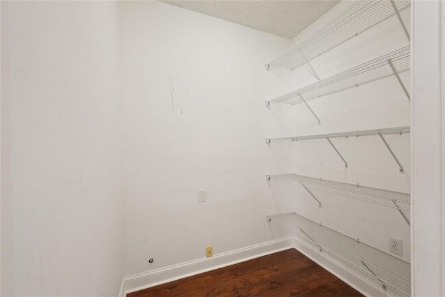 Building Photo - 5351 Medlock Corners Dr