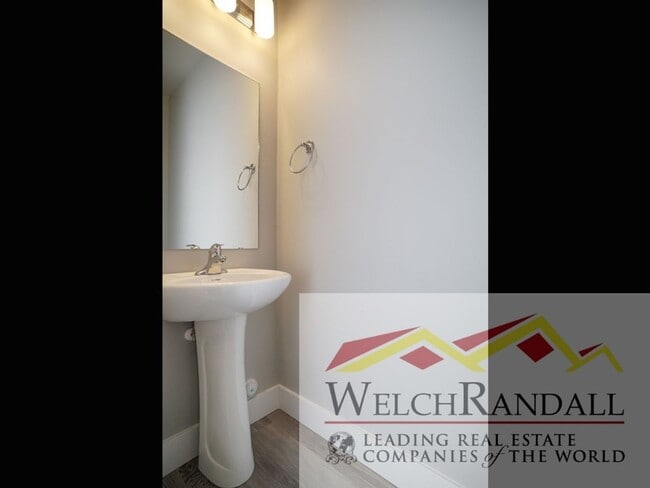 Building Photo - 3 Bed 2.5 Bath Beautiful Townhome in West ...