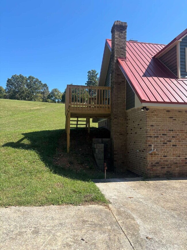 Building Photo - UNIQUE !  3-Bed Home with Scenic Views in ...