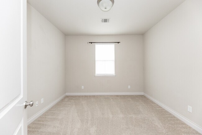 Building Photo - 2131 Blossomcrown Dr