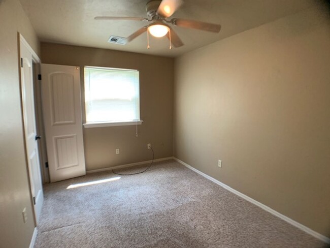 Building Photo - Northwest OKC 3 Bed 2 Bath For Rent!