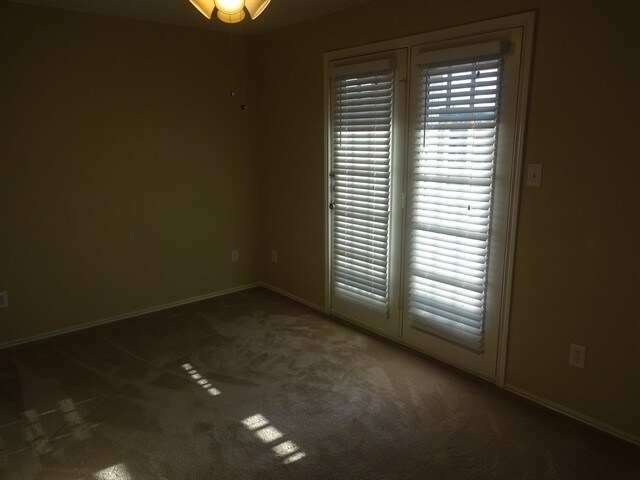 Building Photo - 2844 Deerfern Ln