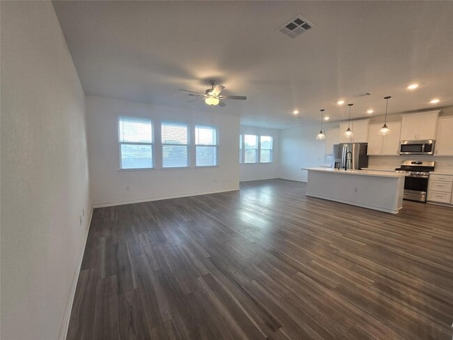Building Photo - 2913 St Regis Dr