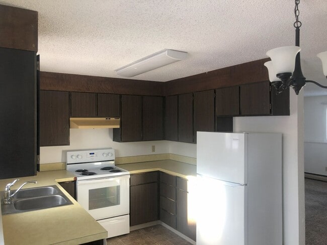 Building Photo - 2 bedroom 1 bath Centrally Located Apartment