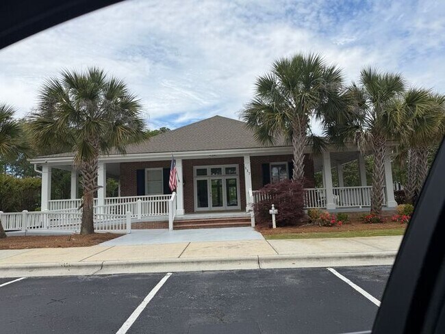 Building Photo - Marsh Oaks Marymount patio home with a one car garage Porter’s neck location