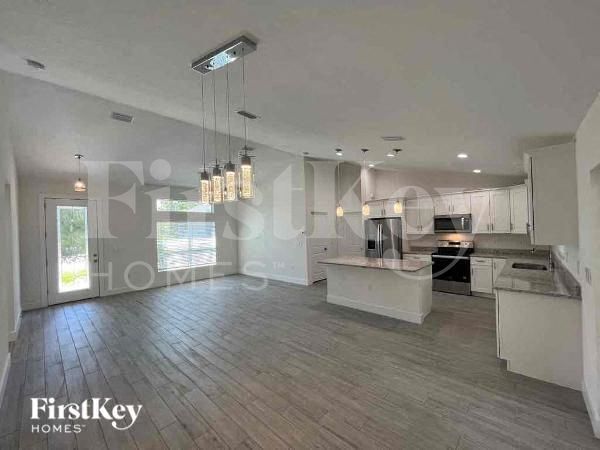 Building Photo - 7411 Wycliff Dr