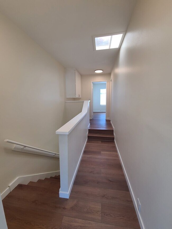 Building Photo - Spacious and remodeled 2 Bed 2.5 baths in ...