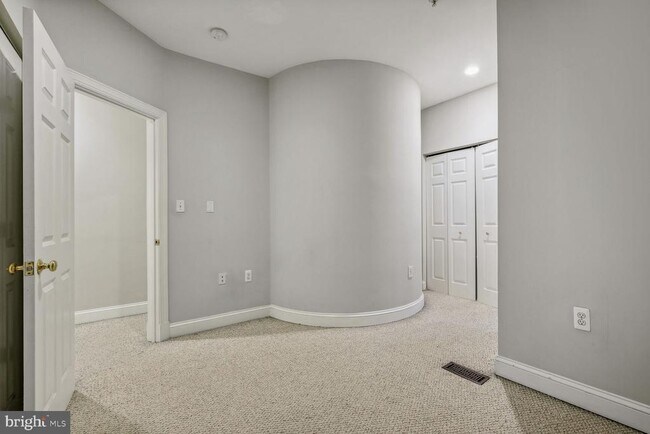 Building Photo - 1417 Chapin St NW