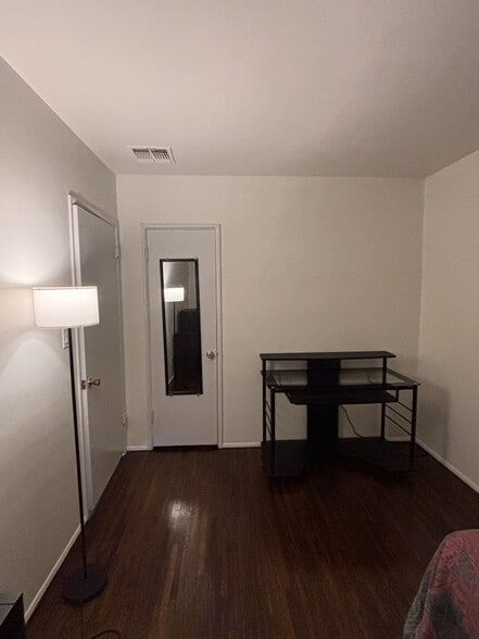 Building Photo - 15514 Flatbush Ave