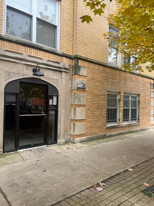 Building Photo - 2747 W Le Moyne St