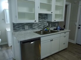 Building Photo - 19 Sheffield Ave