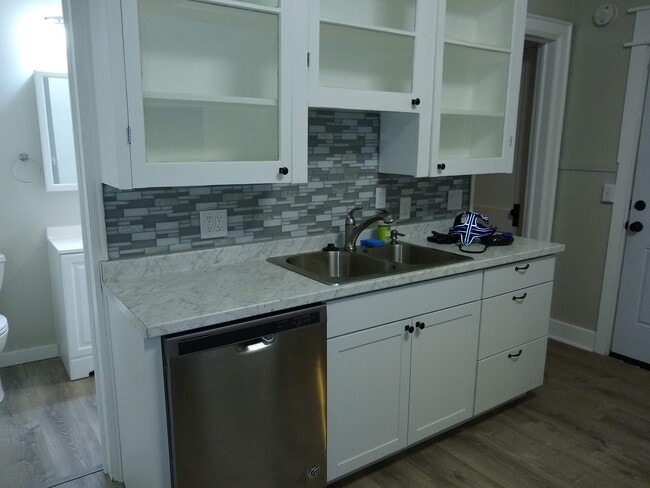 Building Photo - 19 Sheffield Ave