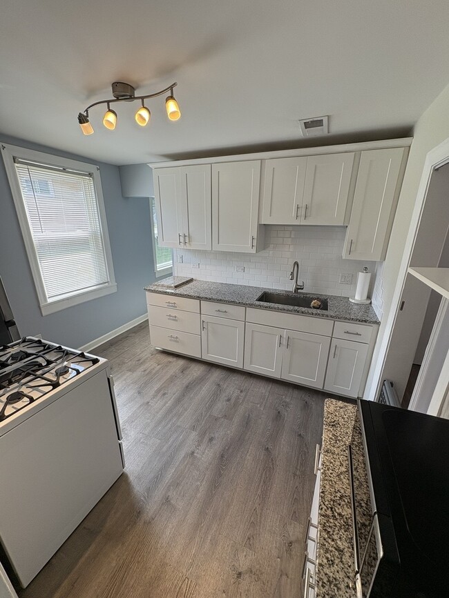 Building Photo - 4159 Deyo Ave
