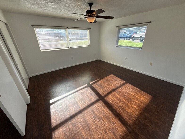 Building Photo - 90 S Davis St