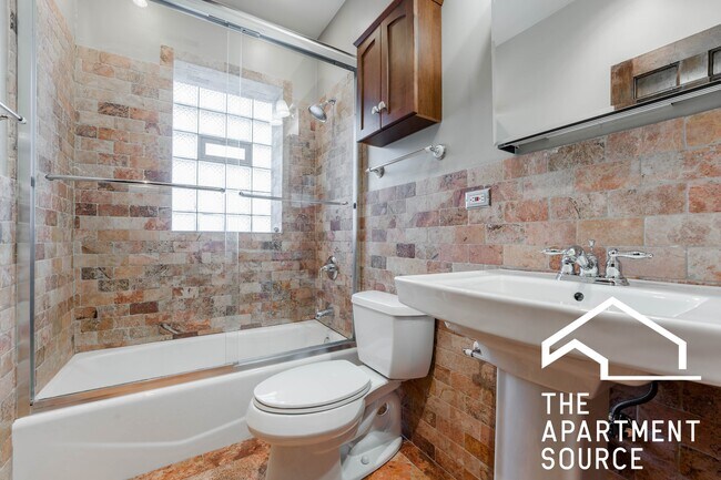 Building Photo - 2920 W Cullom Ave