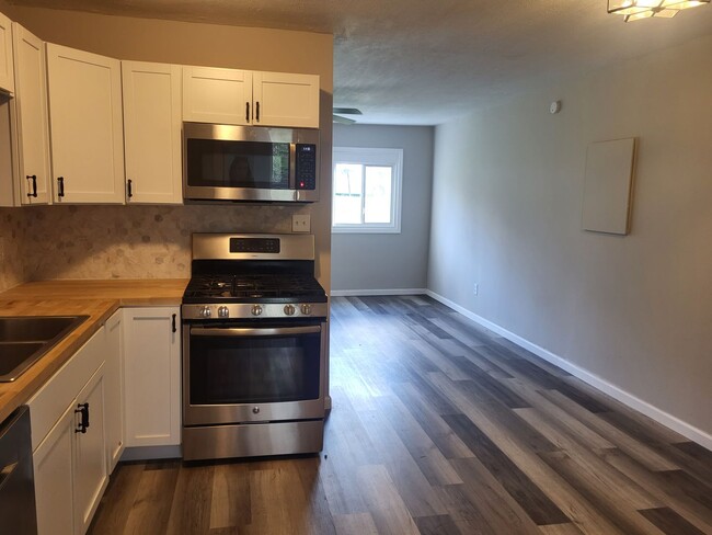 Building Photo - Newly renovated 4 bedroom house in North V...