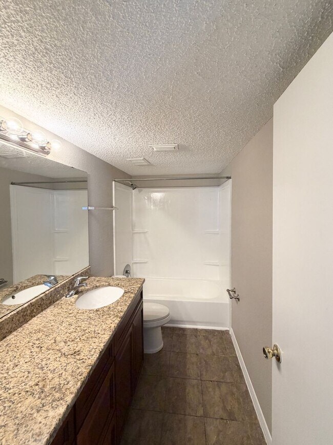 Building Photo - 2B/1B Condo 12 min from Orlando downtown