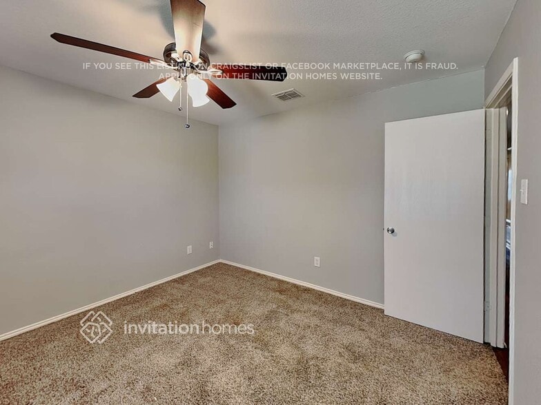 Building Photo - 825 Poncho Ln