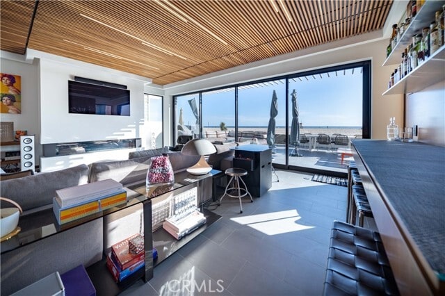 Building Photo - 7104 W Oceanfront