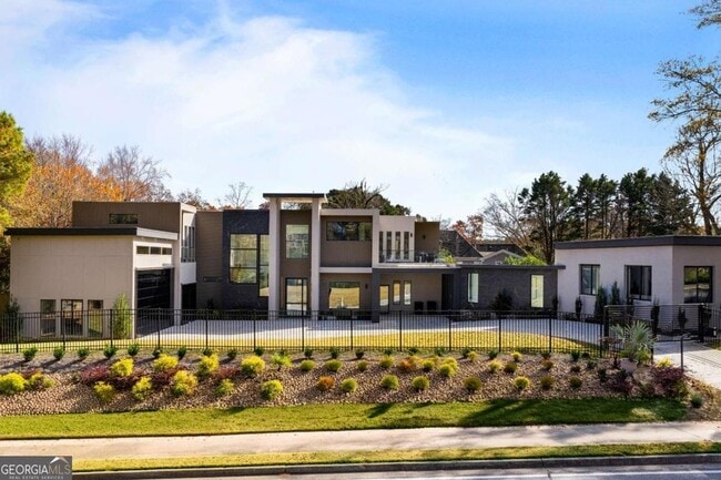 Building Photo - 3600 Lower Roswell Rd