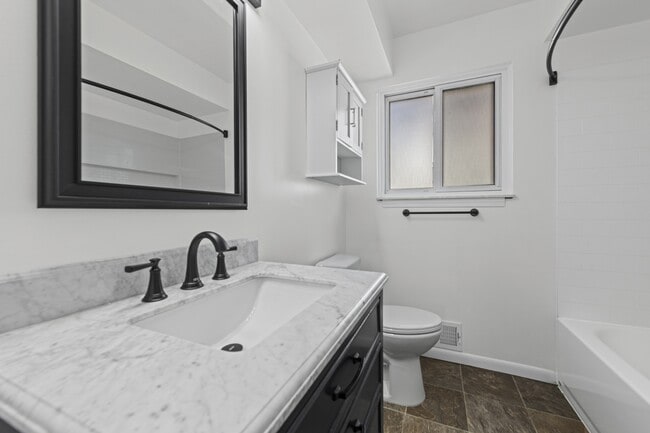 Building Photo - 22055 Elmwood Ave