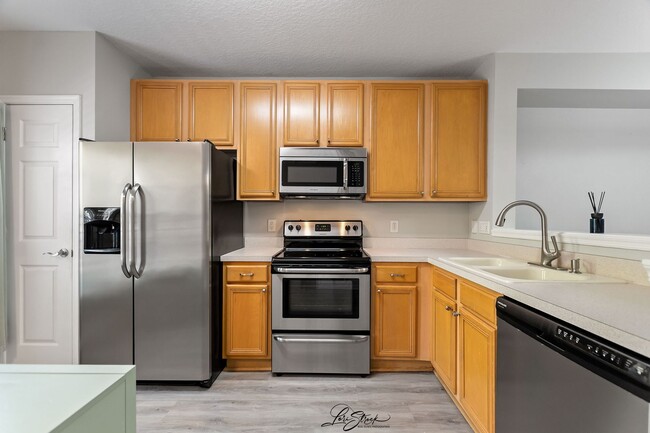 Building Photo - For rent Lake Mary townhouse 2Beth 2.5 bath