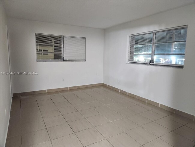 Building Photo - 15201 NE 6th Ave