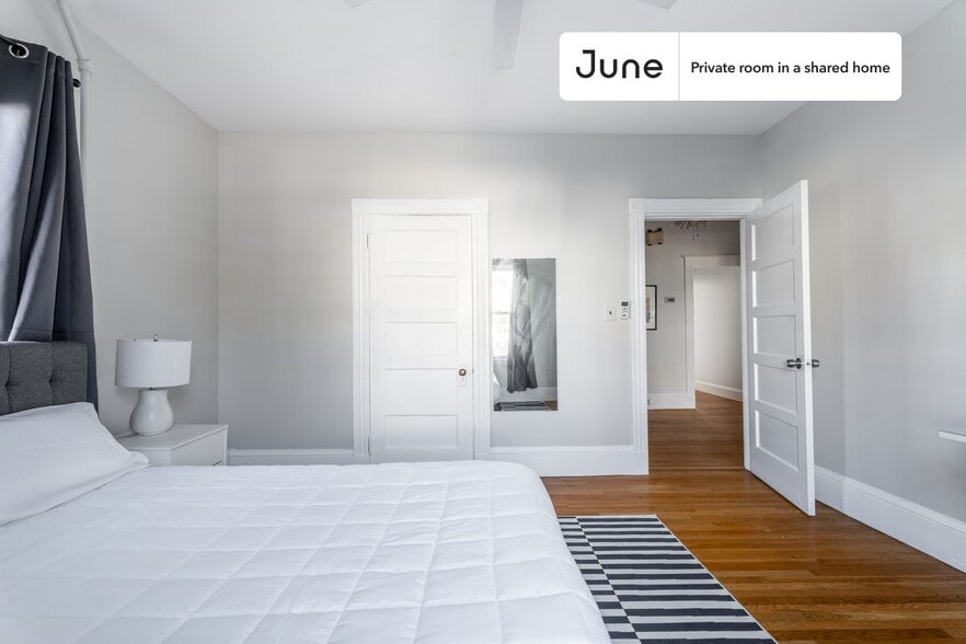Building Photo - Room in Shared 3 bed/1 bath home