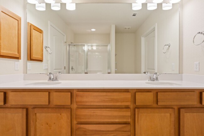 Building Photo - 215 Paint Creek Ln
