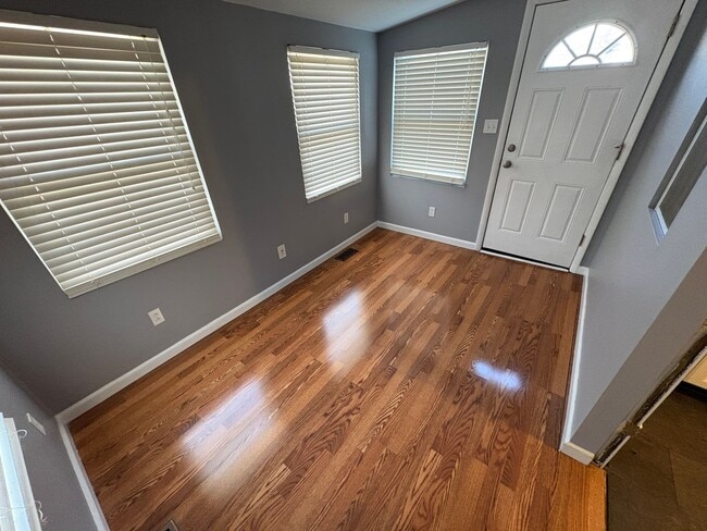 Building Photo - 1231 Hoyt Dr