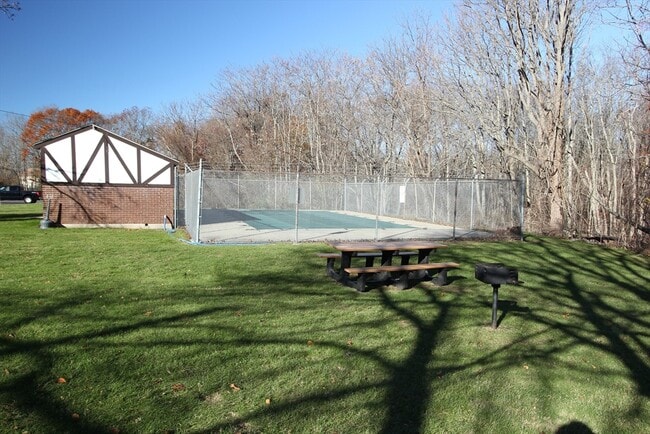 Building Photo - 139 King St