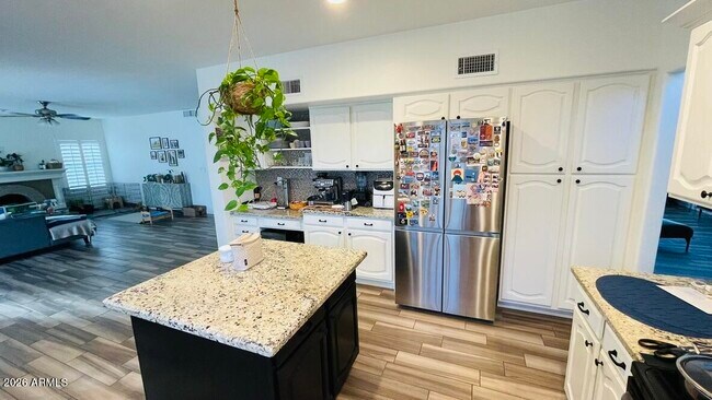 Building Photo - 1729 E Brookwood Ct