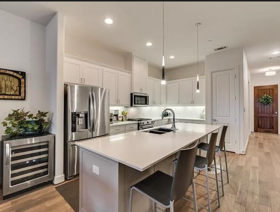 Building Photo - 5015 Meridian-1318