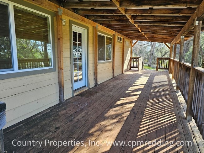 Building Photo - Country Living with 4 Bedrooms plus an Office!