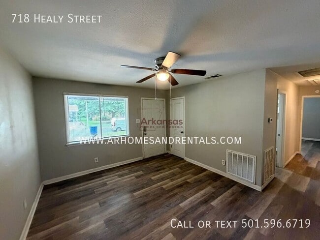 Building Photo - 718 Healy St