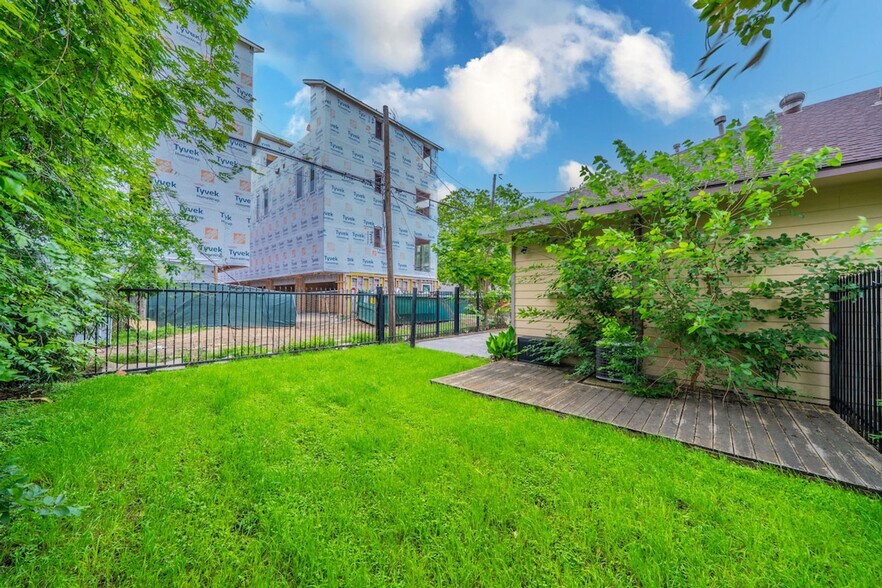 Building Photo - 433 Sunset Ave