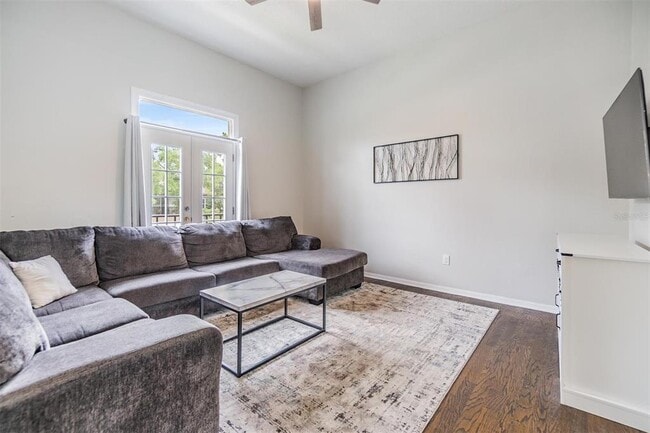 Building Photo - 501 Knights Run Ave