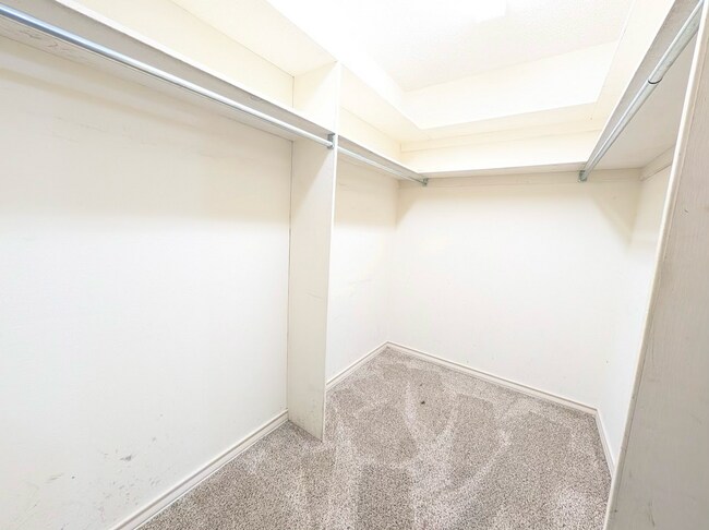 Building Photo - 20 Fernwood Dr