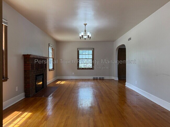 Building Photo - 704 8th St S