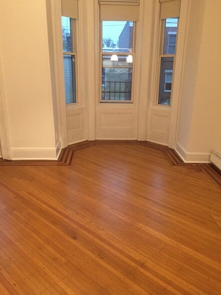 Building Photo - 257 York St