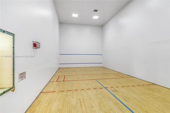 Building Photo - 888 Brickell Key Dr
