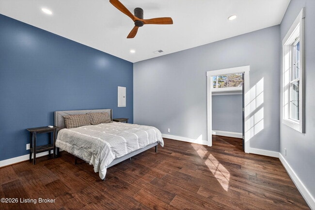 Building Photo - 914 Ash St