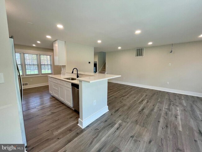 Building Photo - 2504 Little River Rd