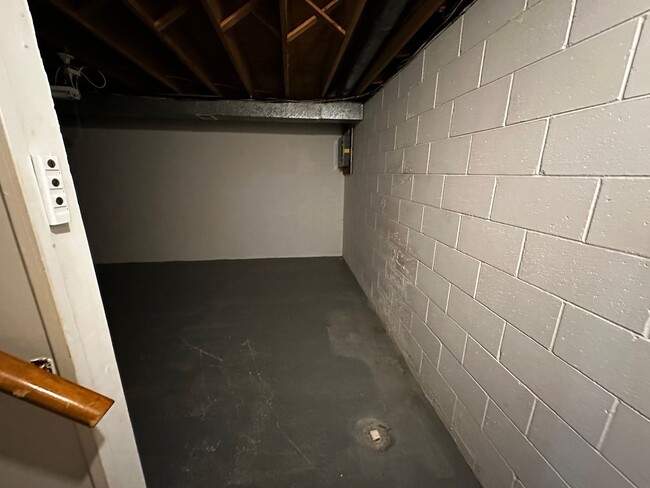 Building Photo - 2 bed 2 Bath 2 Story Townhome