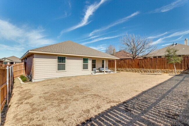 Building Photo - Contemporary in Cleburne!